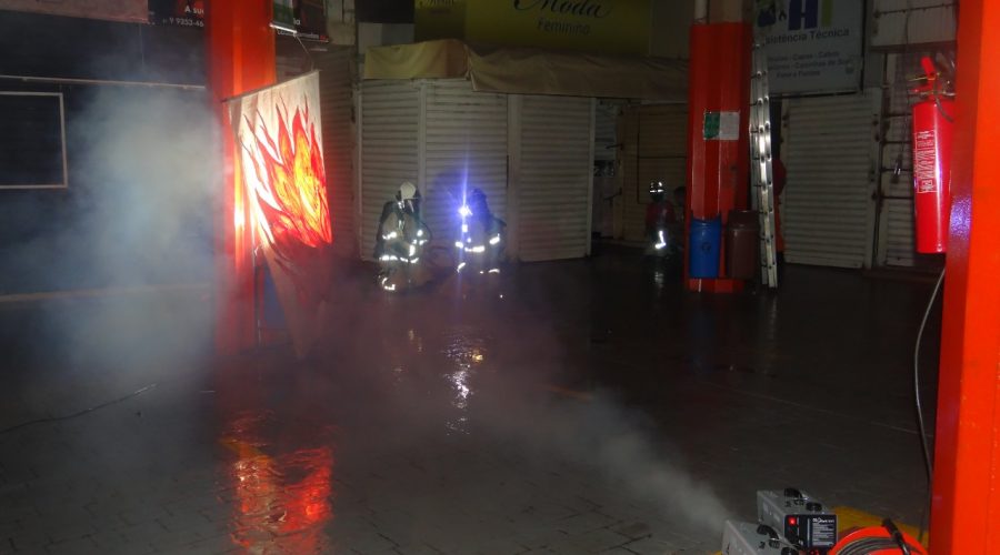 Corpo de Bombeiros Militar realiza simulacro de incêndio na Feira dos Importados